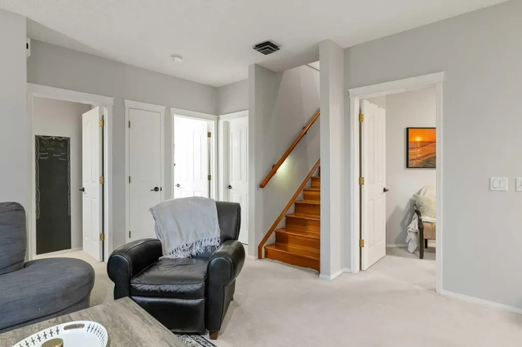 94 Edgebrook Heights NW Calgary AB T3A 5M5