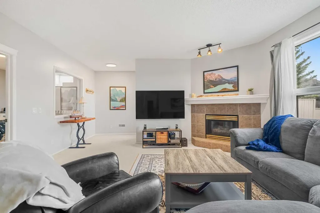 94 Edgebrook Heights NW Calgary AB T3A 5M5