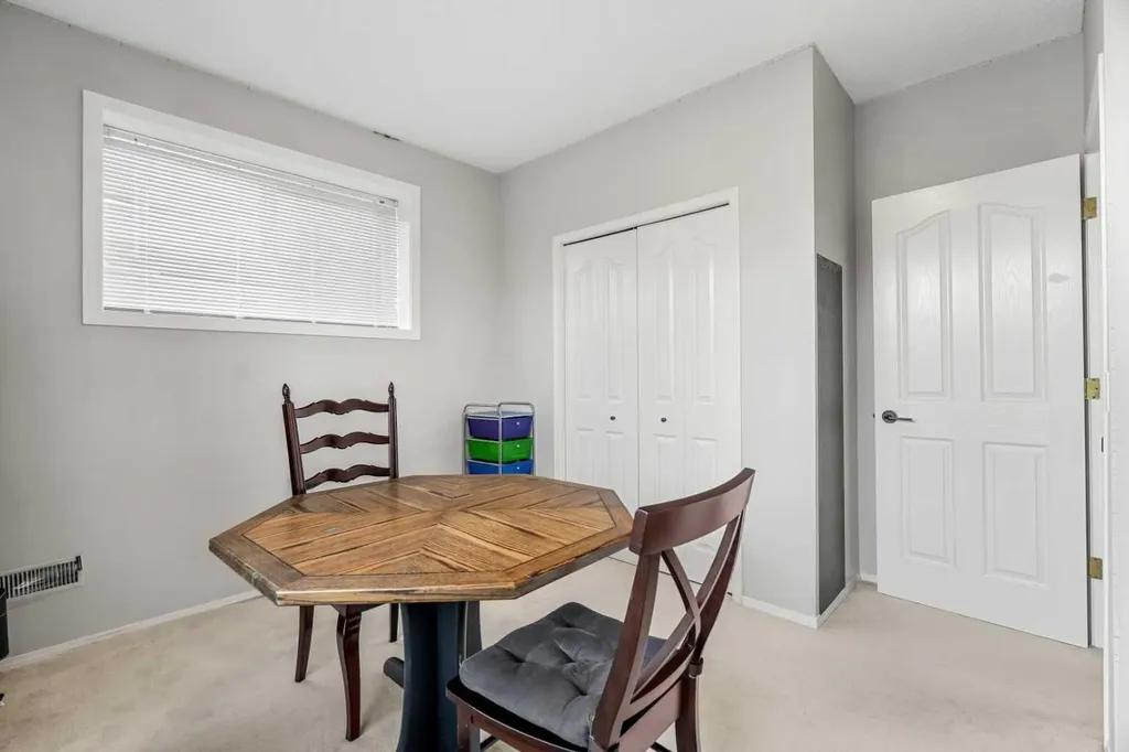 94 Edgebrook Heights NW Calgary AB T3A 5M5