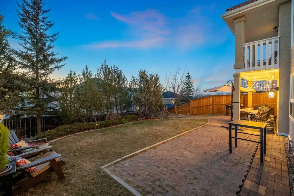 94 Edgebrook Heights NW Calgary AB T3A 5M5