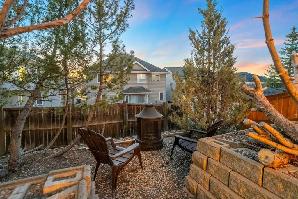 94 Edgebrook Heights NW Calgary AB T3A 5M5