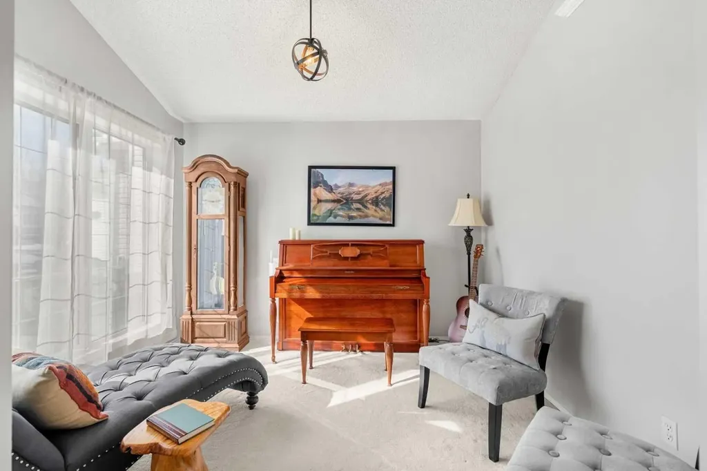 94 Edgebrook Heights NW Calgary AB T3A 5M5