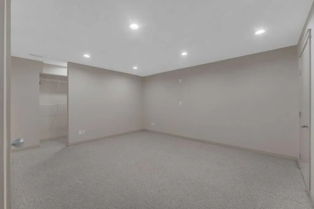 263 Royal Birch Way NW Calgary AB T3G 5Y2