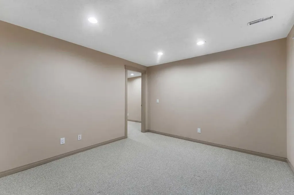 263 Royal Birch Way NW Calgary AB T3G 5Y2