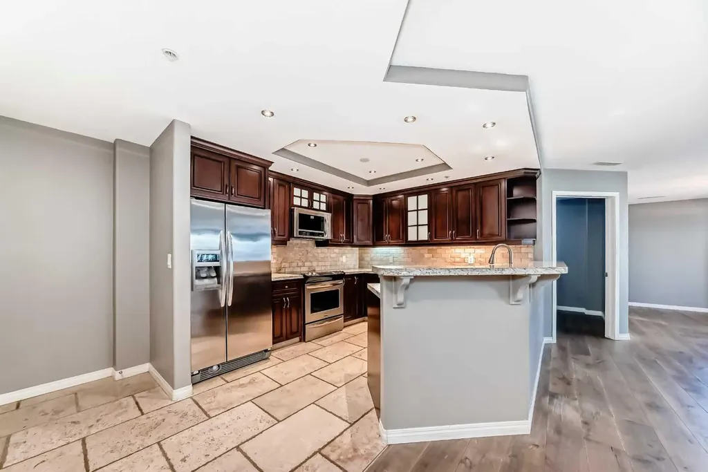 683 10 Street SW Calgary AB T2P5G3