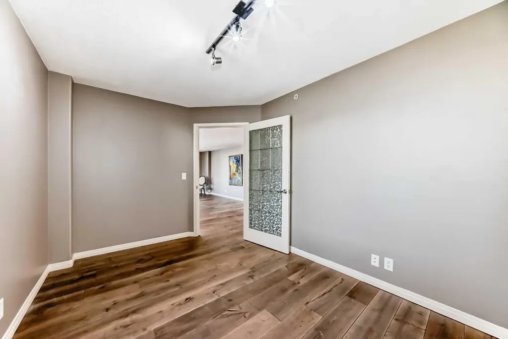 683 10 Street SW Calgary AB T2P5G3