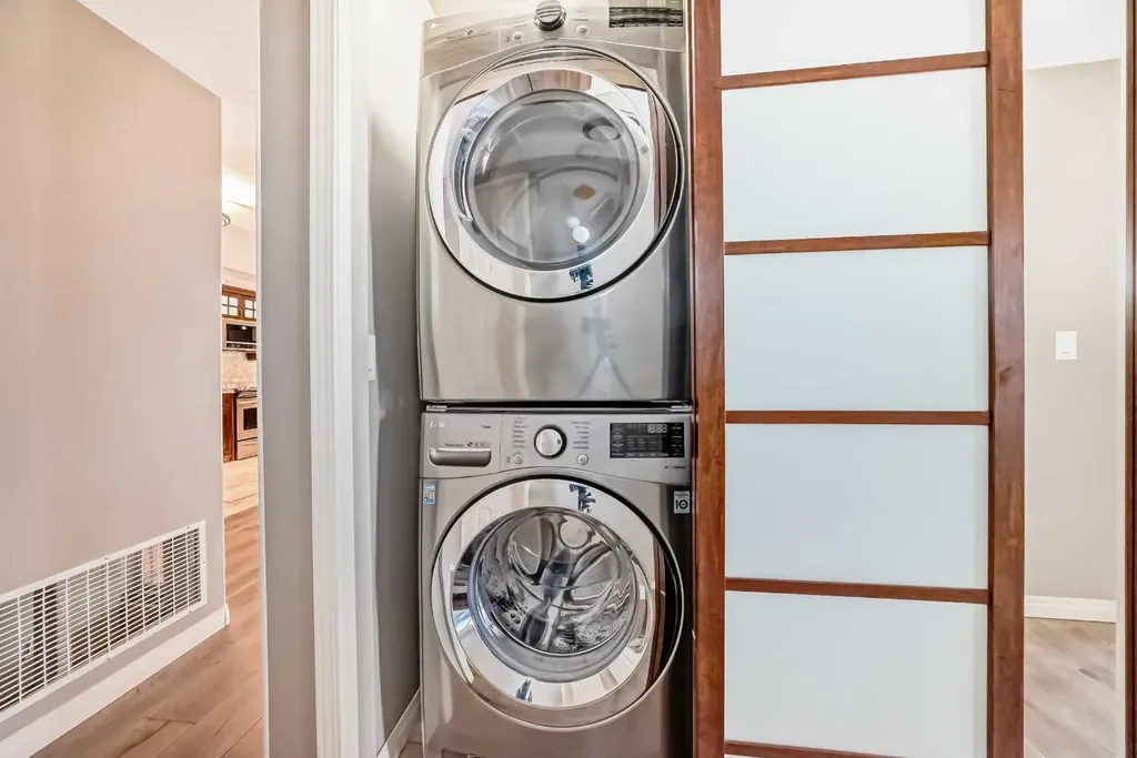 683 10 Street SW Calgary AB T2P5G3