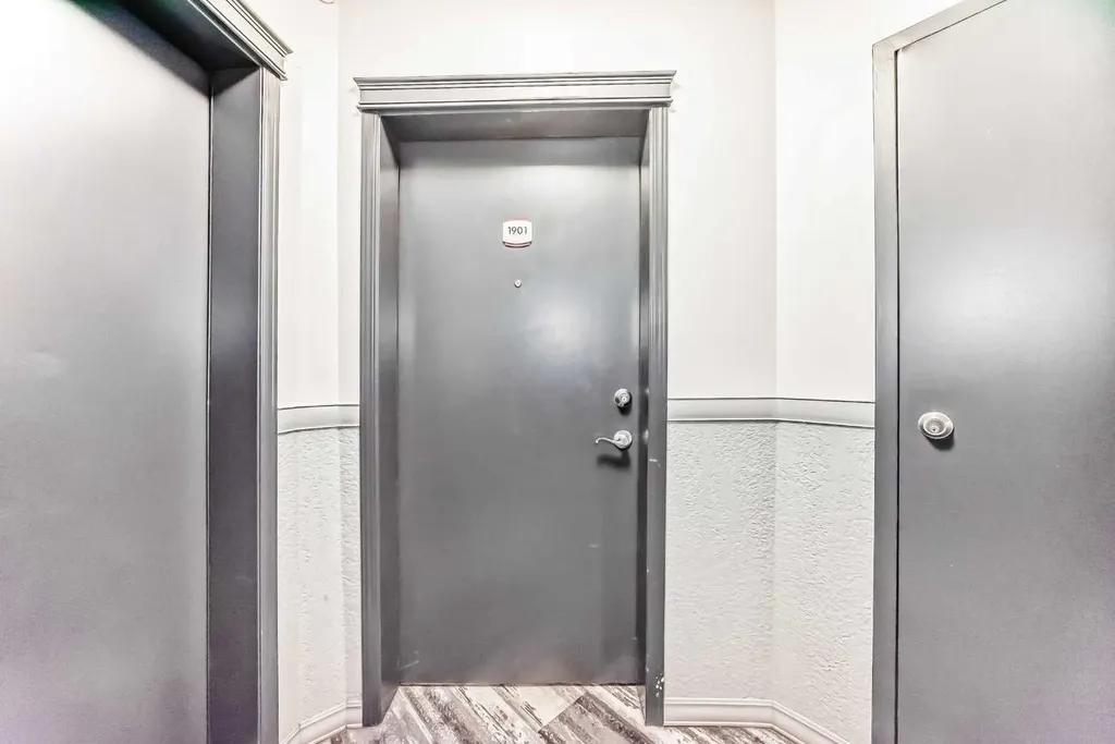 683 10 Street SW Calgary AB T2P5G3