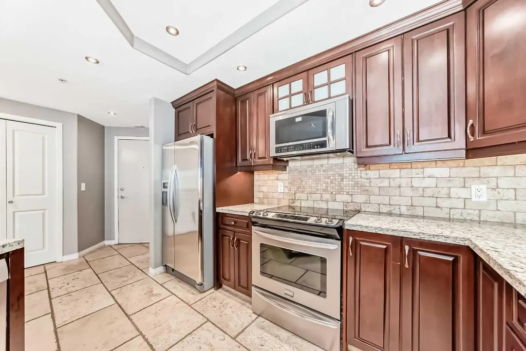 683 10 Street SW Calgary AB T2P5G3