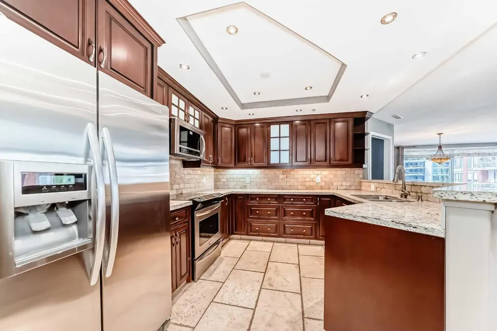 683 10 Street SW Calgary AB T2P5G3