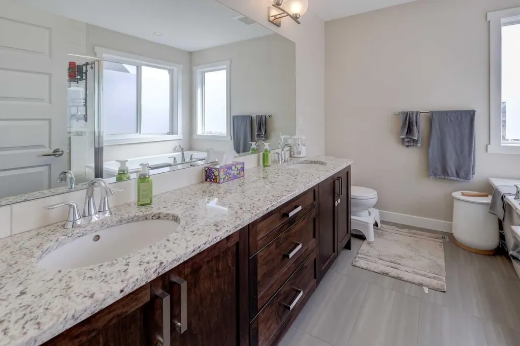 5 Williamstown Park NW Airdrie AB T4B 3Y4