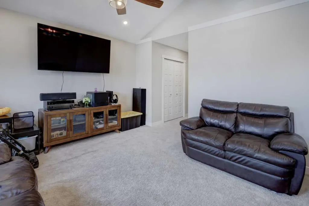 5 Williamstown Park NW Airdrie AB T4B 3Y4