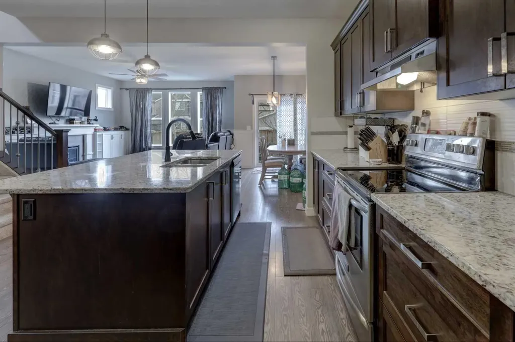 5 Williamstown Park NW Airdrie AB T4B 3Y4