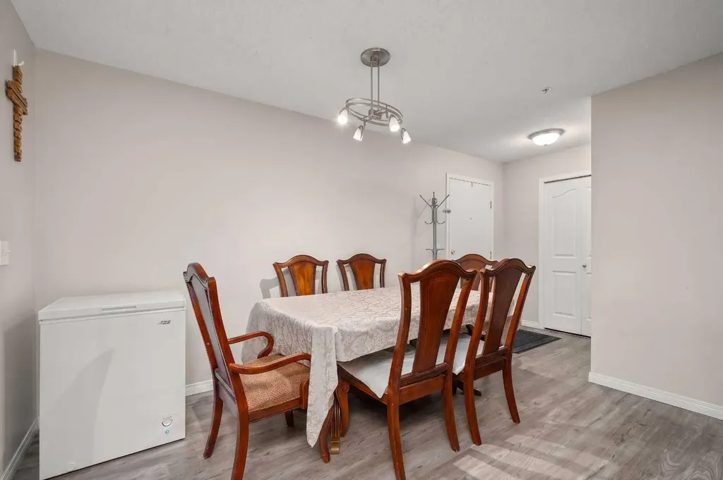 2371 Eversyde Avenue SW Calgary AB T2Y 4S3