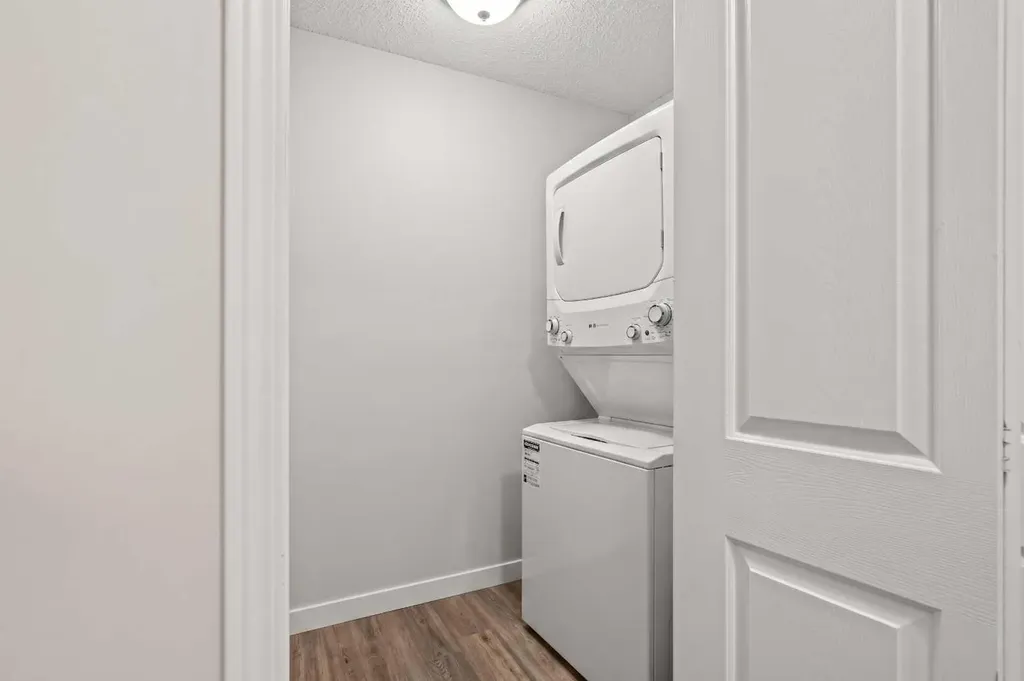 2371 Eversyde Avenue SW Calgary AB T2Y 4S3