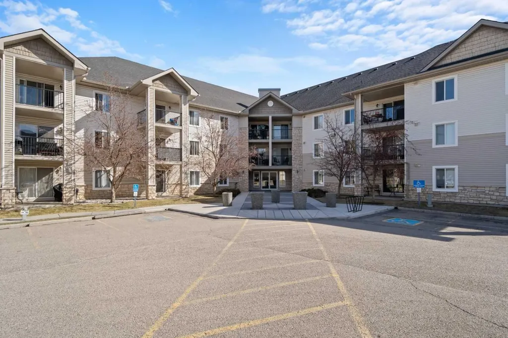 2371 Eversyde Avenue SW Calgary AB T2Y 4S3