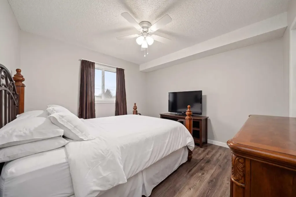 2371 Eversyde Avenue SW Calgary AB T2Y 4S3
