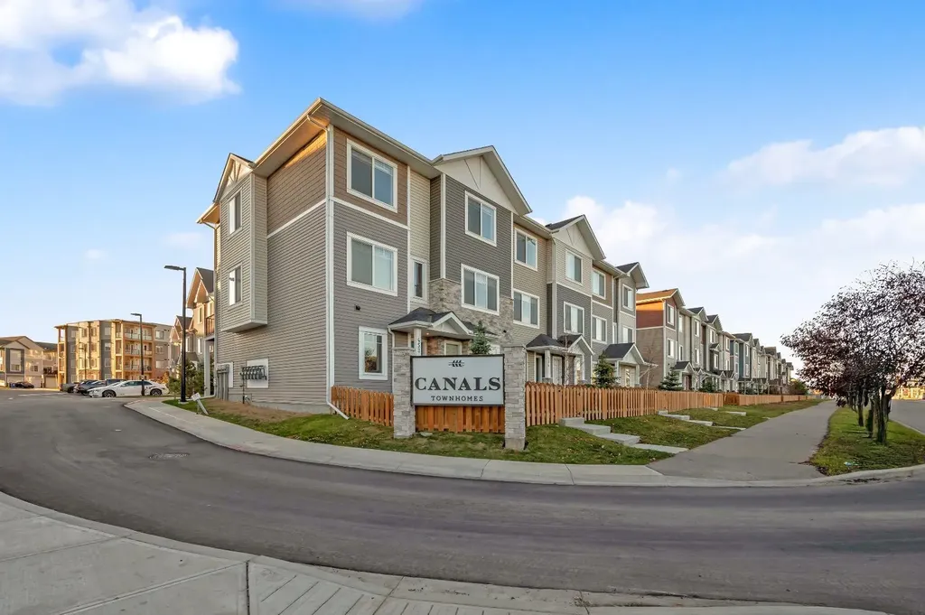 450 Canals Crossing SW Airdrie AB T4B 4L3