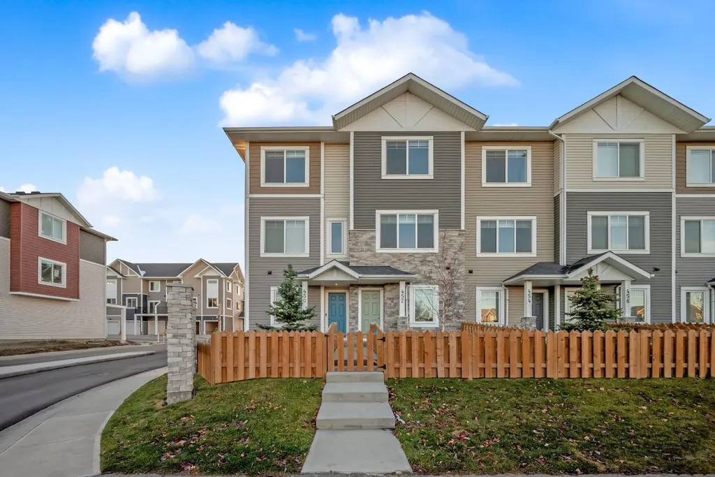 450 Canals Crossing SW Airdrie AB T4B 4L3