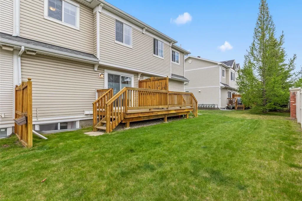 189 Country Village Manor NE Calgary AB T3K 0L6