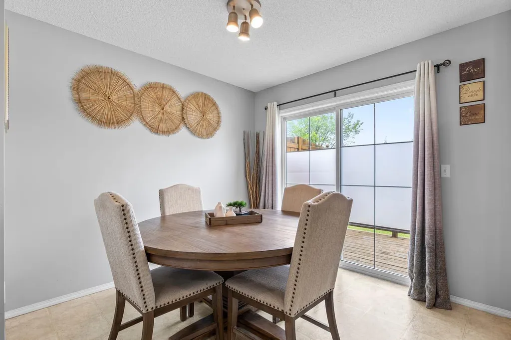 189 Country Village Manor NE Calgary AB T3K 0L6