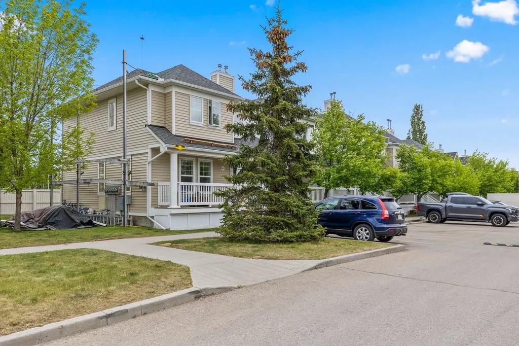 189 Country Village Manor NE Calgary AB T3K 0L6