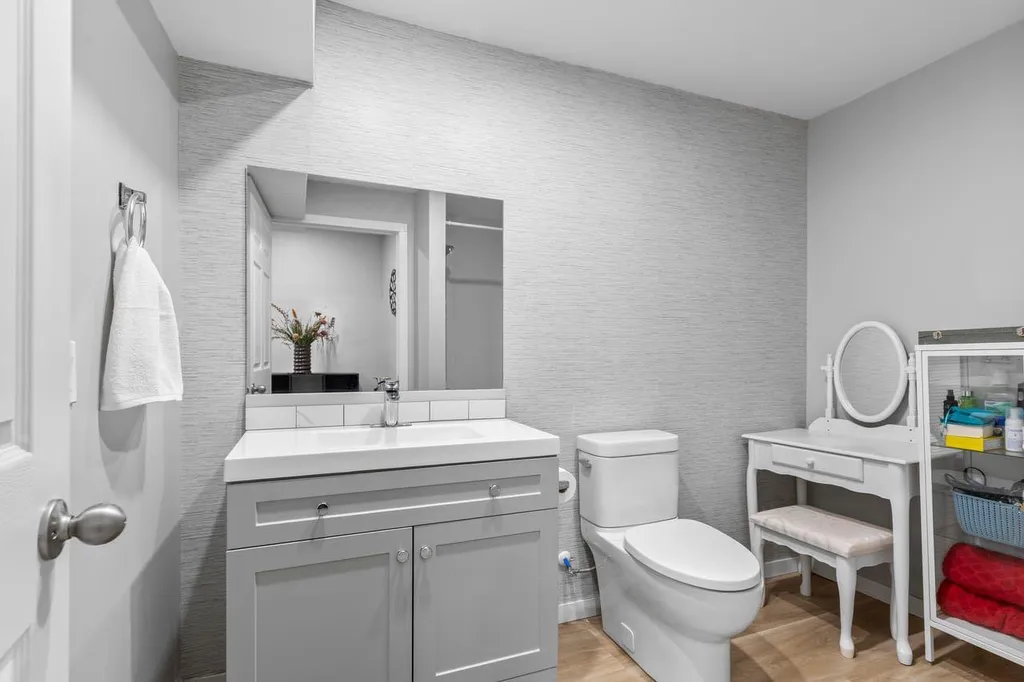 189 Country Village Manor NE Calgary AB T3K 0L6