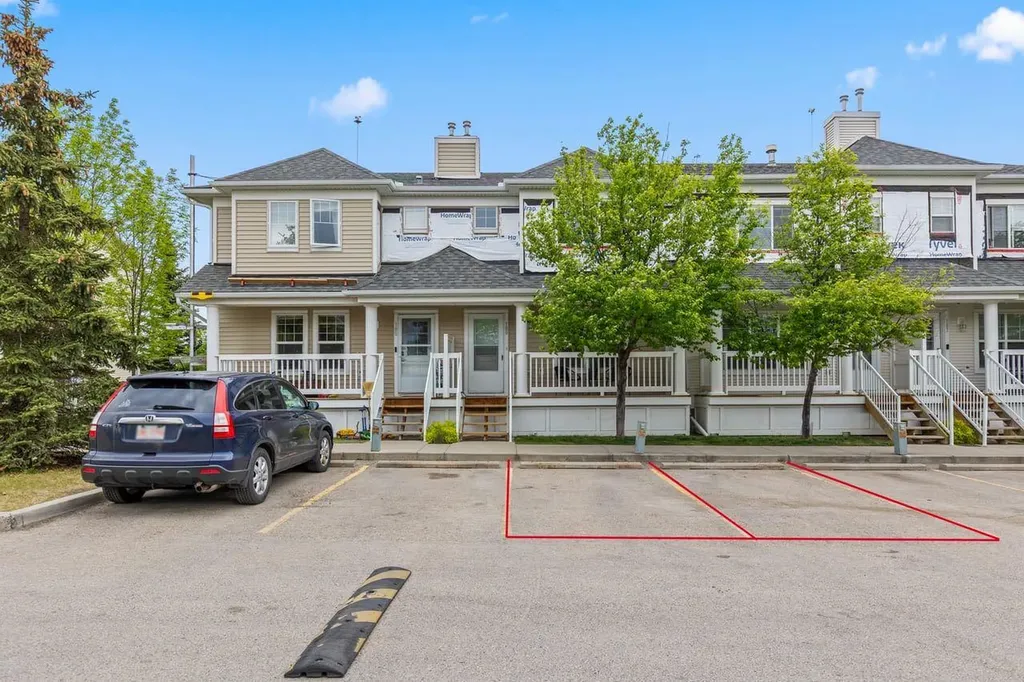 189 Country Village Manor NE Calgary AB T3K 0L6