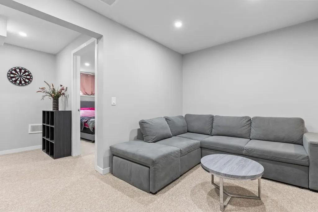 22-189 Country Village Manor NE Calgary AB T3K 0L6