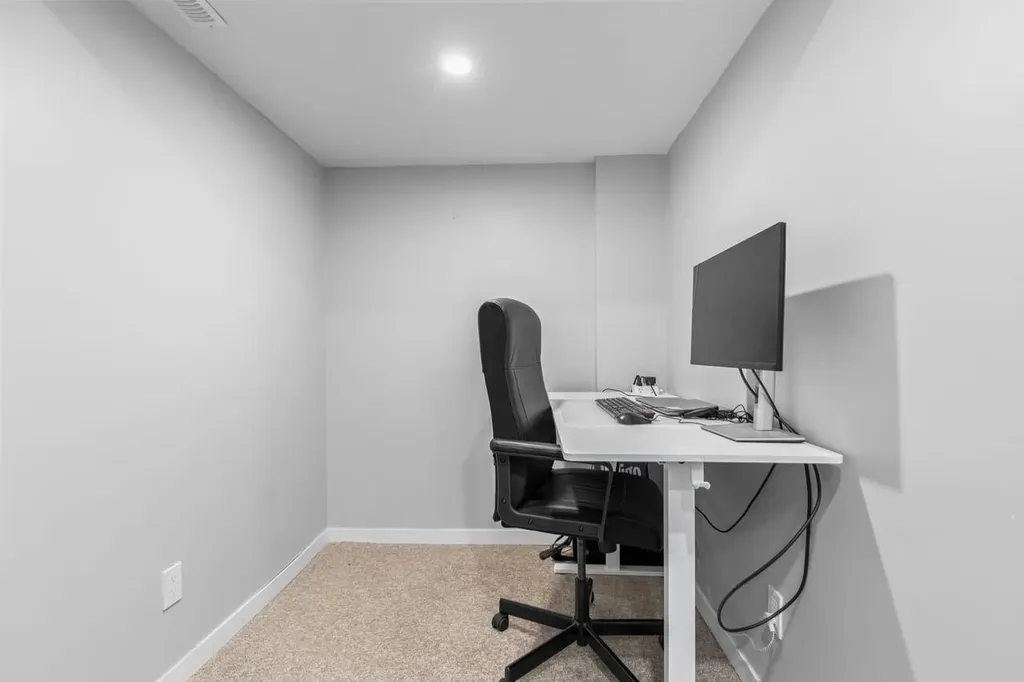 189 Country Village Manor NE Calgary AB T3K 0L6