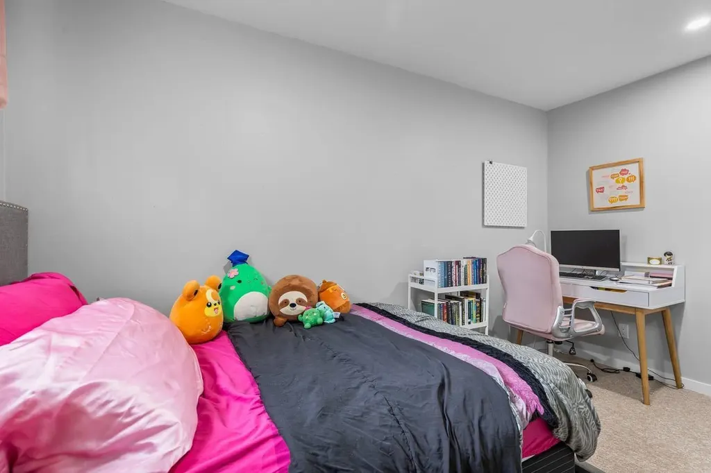 189 Country Village Manor NE Calgary AB T3K 0L6