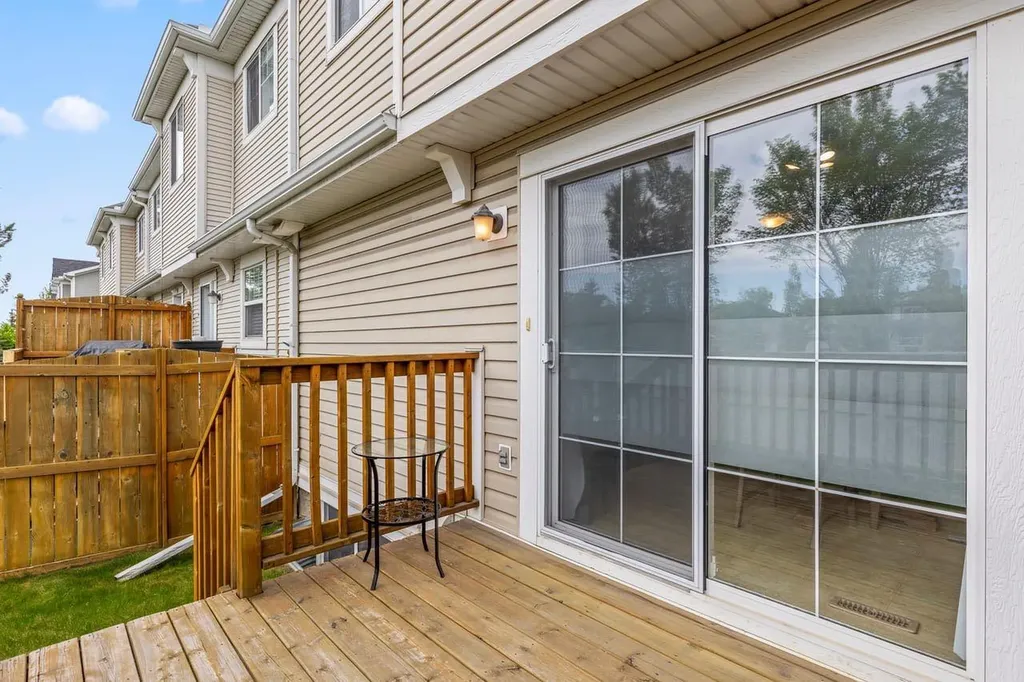 189 Country Village Manor NE Calgary AB T3K 0L6