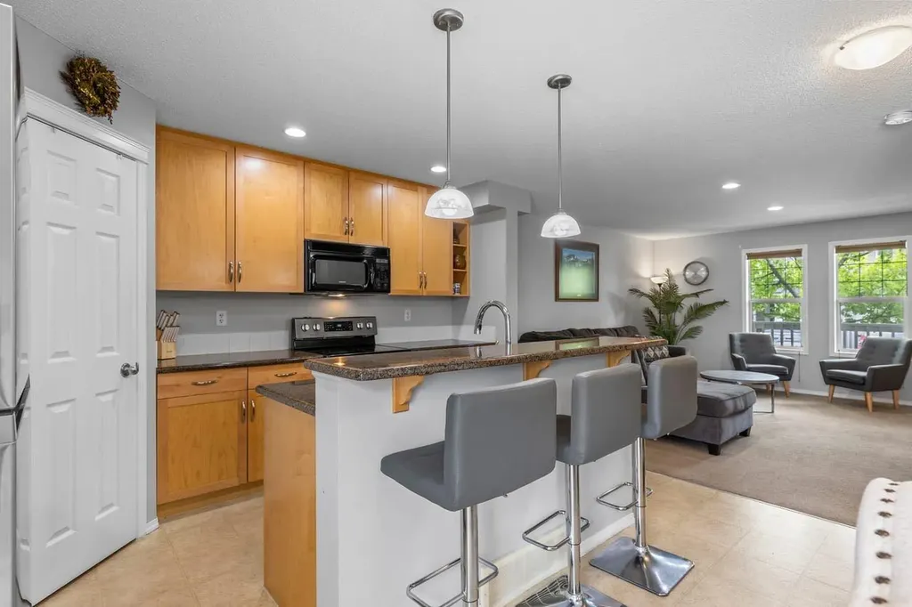 189 Country Village Manor NE Calgary AB T3K 0L6
