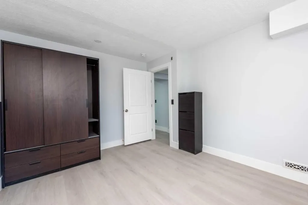 141 Falshire Close NE Calgary AB T3J 3A2