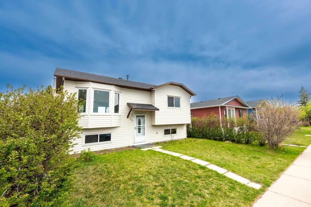 141 Falshire Close NE Calgary AB T3J 3A2