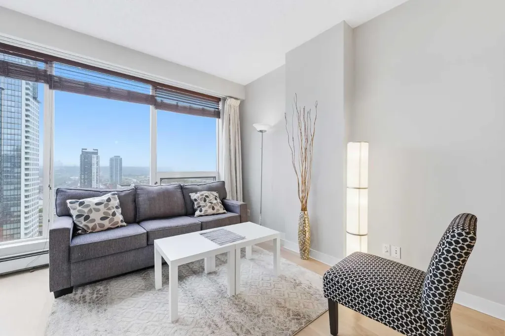 1053 10 Street SW Calgary AB T2R 1S6
