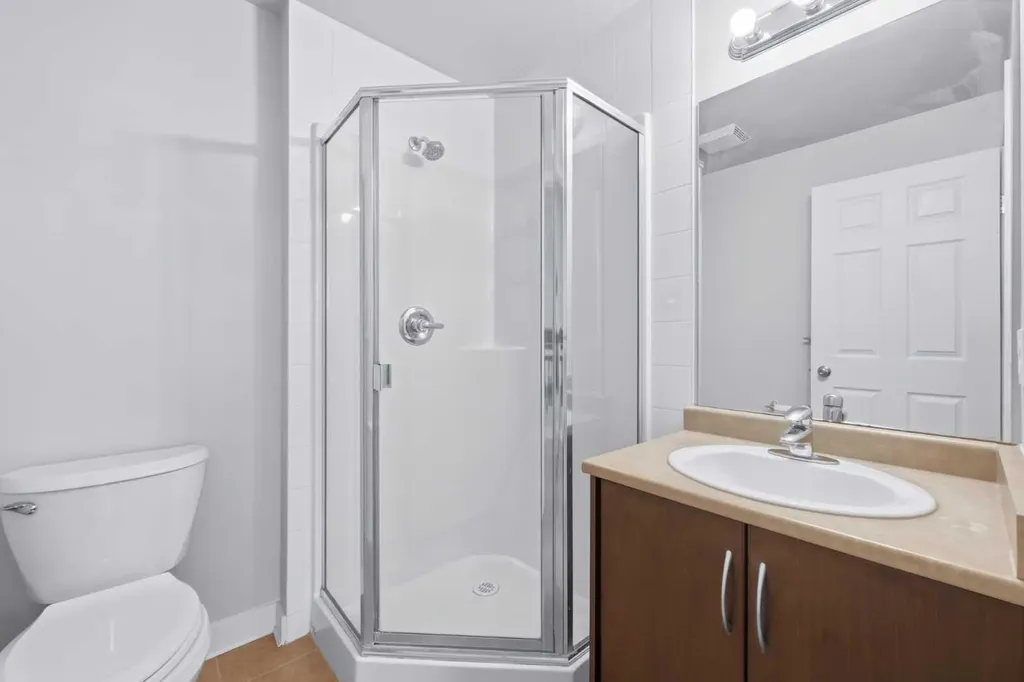 1053 10 Street SW Calgary AB T2R 1S6