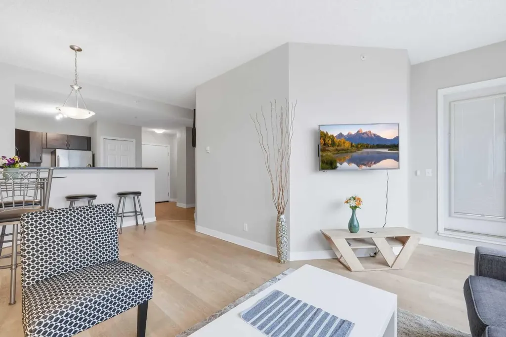 1053 10 Street SW Calgary AB T2R 1S6