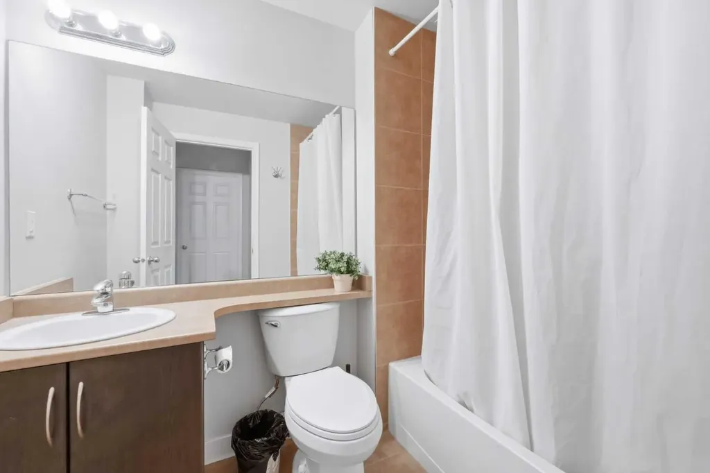 1053 10 Street SW Calgary AB T2R 1S6