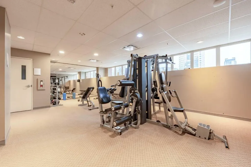 1053 10 Street SW Calgary AB T2R 1S6