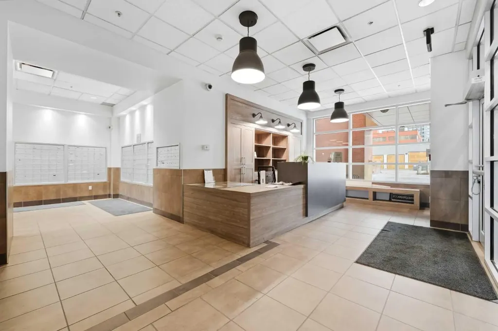 1053 10 Street SW Calgary AB T2R 1S6