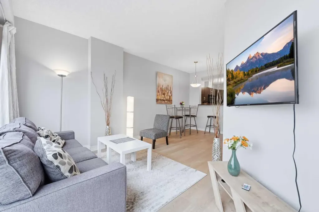 1053 10 Street SW Calgary AB T2R 1S6