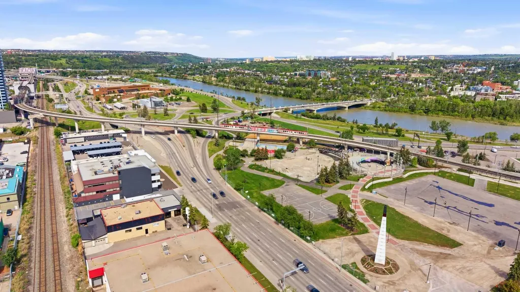 1053 10 Street SW Calgary AB T2R 1S6