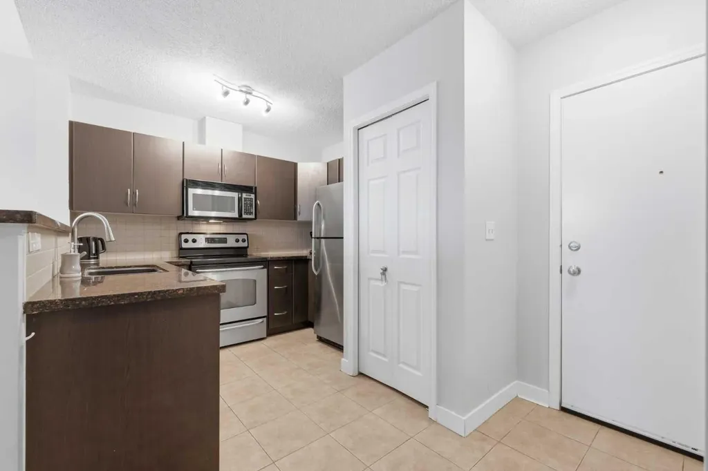1053 10 Street SW Calgary AB T2R 1S6