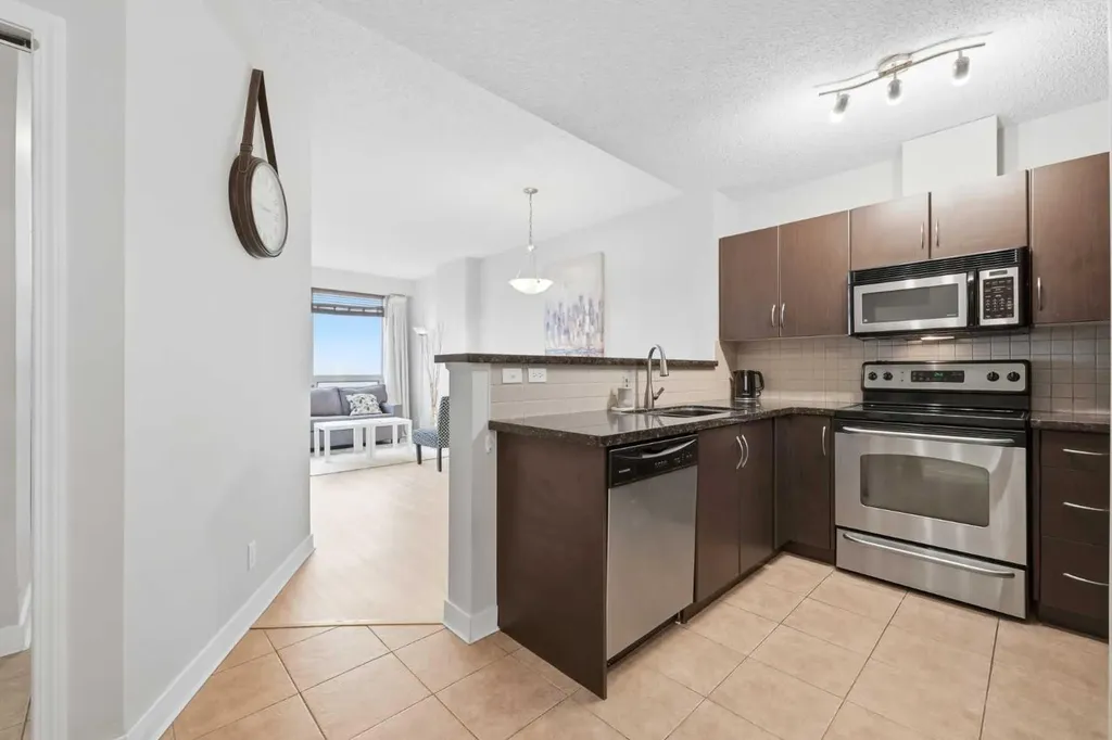 1053 10 Street SW Calgary AB T2R 1S6