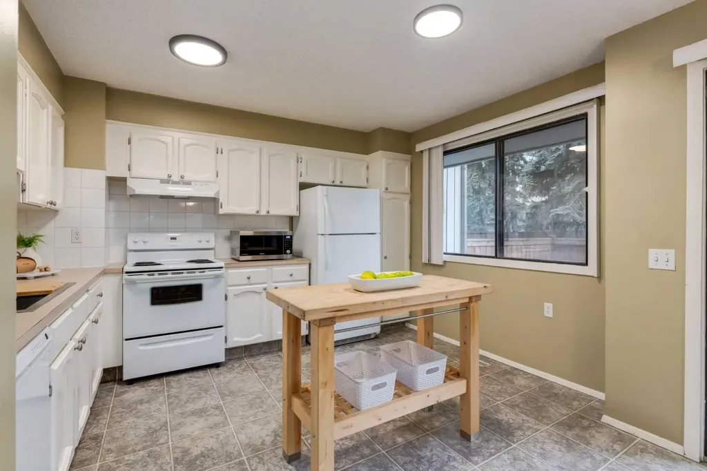 3302 50 Street NW Calgary AB T3A2C6