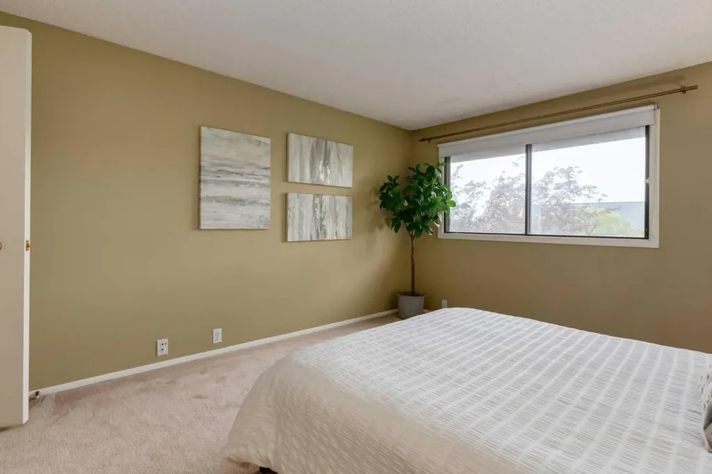 3302 50 Street NW Calgary AB T3A2C6