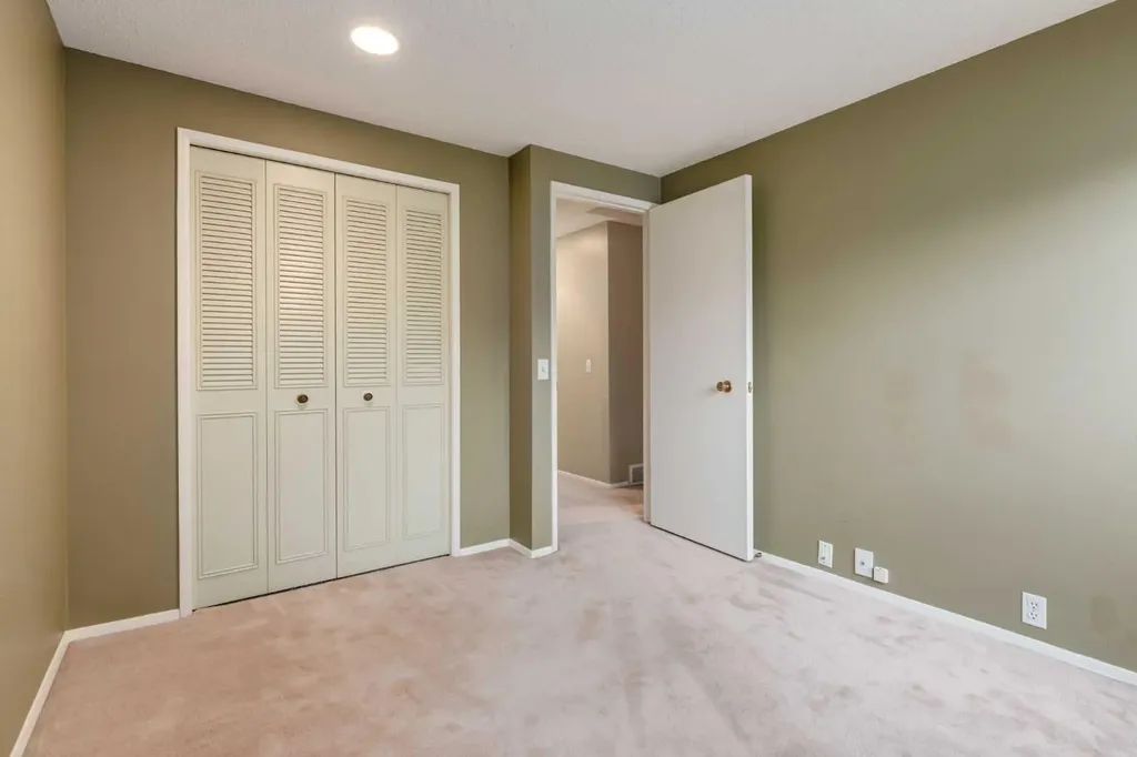 3302 50 Street NW Calgary AB T3A2C6