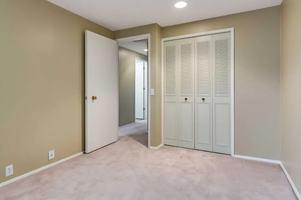 3302 50 Street NW Calgary AB T3A2C6