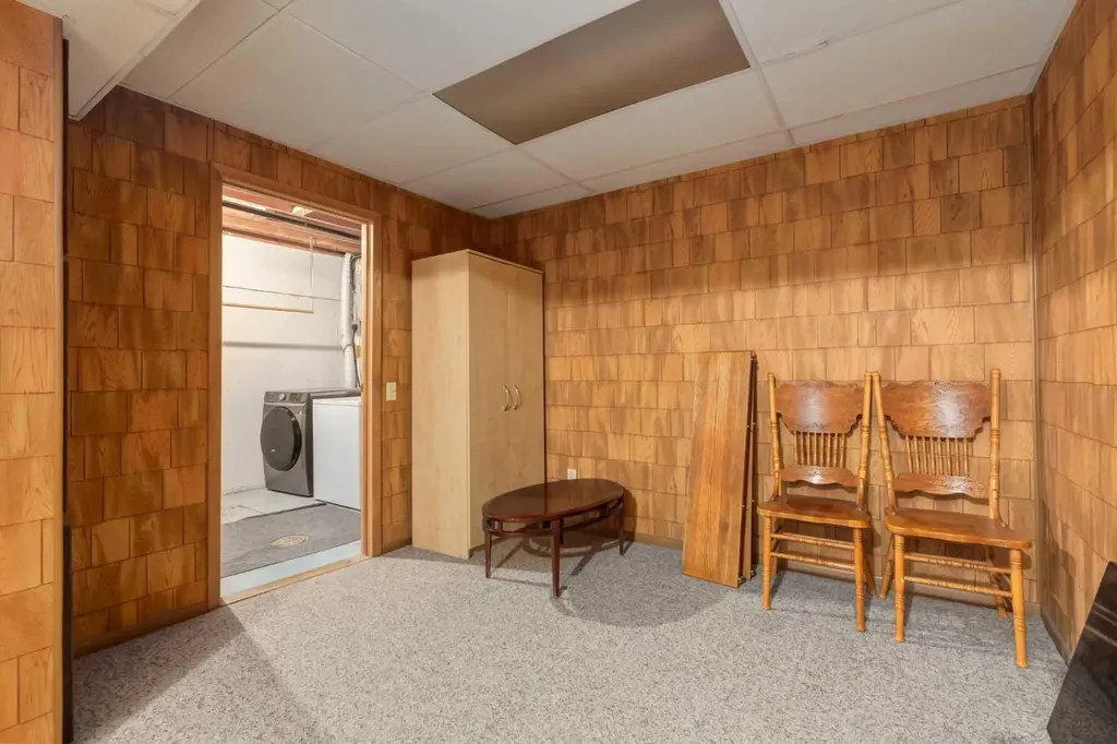 3302 50 Street NW Calgary AB T3A2C6